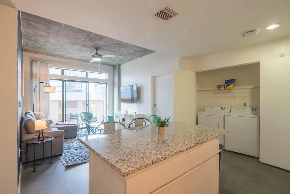 Detailed 2Bd - Central Dt- Gym, Pool, Parking Sleep8 Phoenix United States