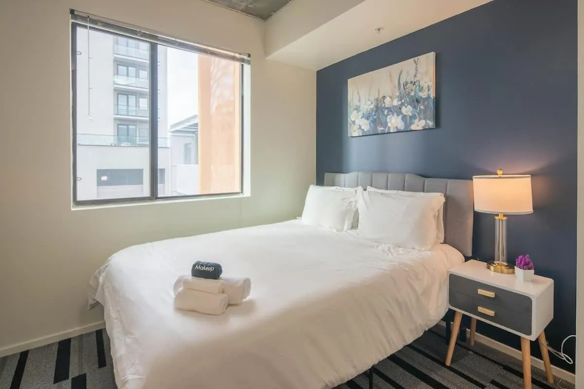 Detailed 2Bd - Central Dt- Gym, Pool, Parking Sleep8 Phoenix Apartment